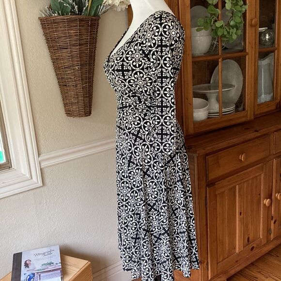 London Time Black/White Wrap Style Dress Size 6 - Picture 4 of 13